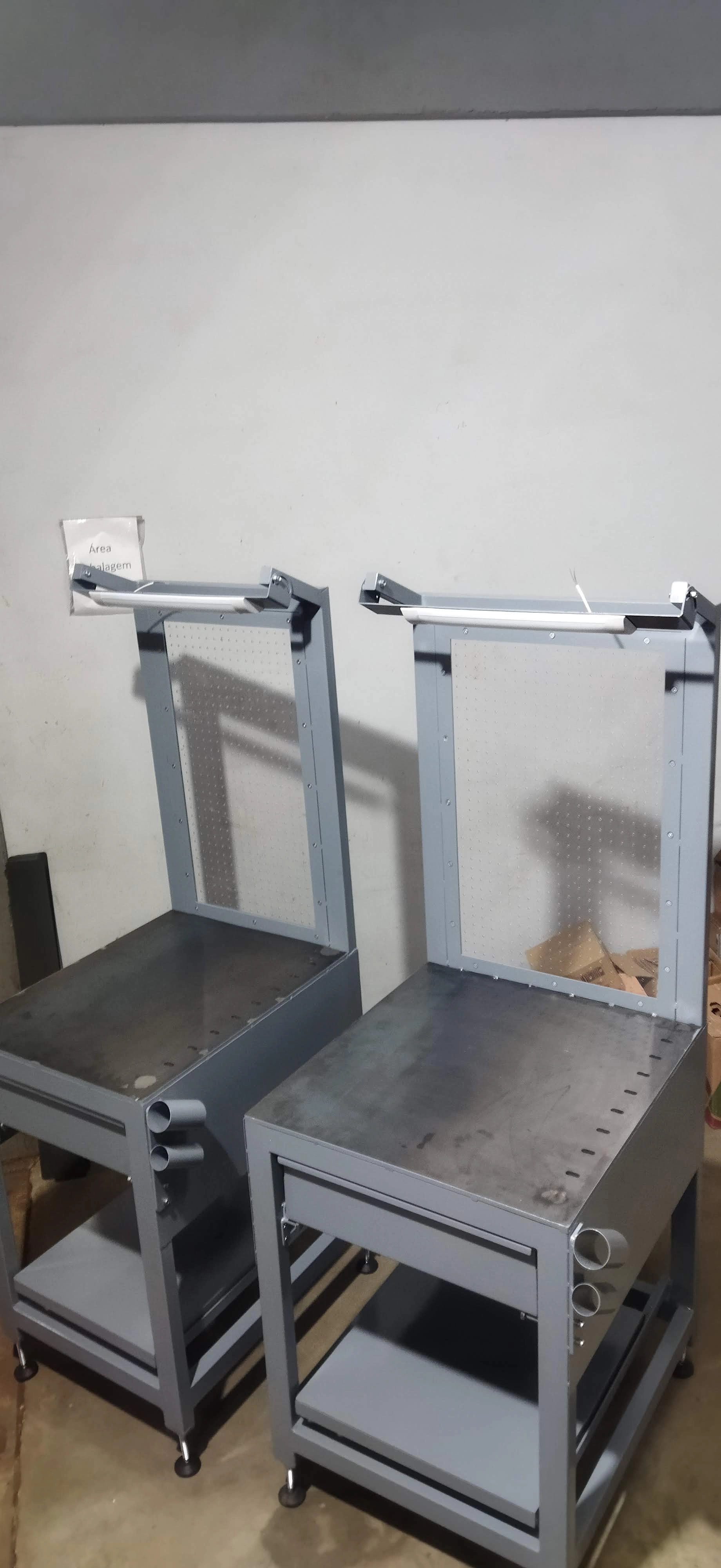 Bancada metálica modelo 24