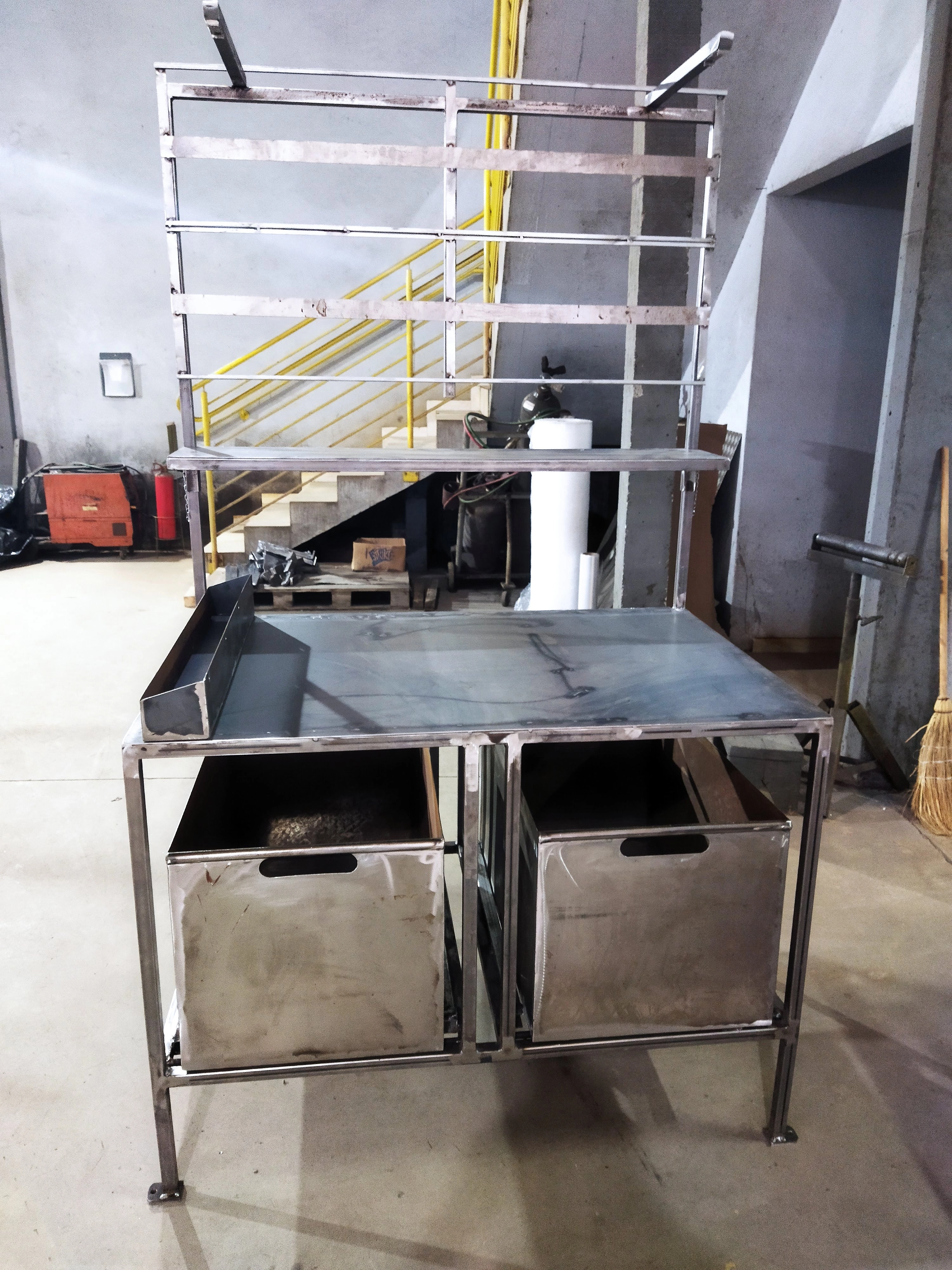 Bancada metálica modelo 8